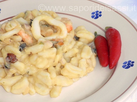 Cavatellini-ai-frutti-di-mare-e-crema-di-cicerchie1.jpg
