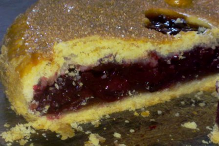 Cherry pie tagliato.jpg