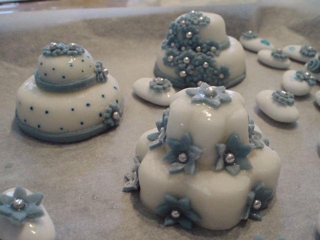 mini wedding cake1.JPG
