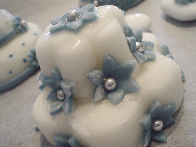 mini wedding cake3.JPG