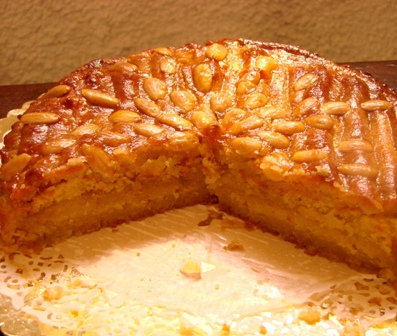 Torta di pasta di mandorle taglio.JPG