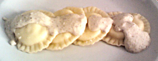 Ravioli alla salsa di noci.jpg