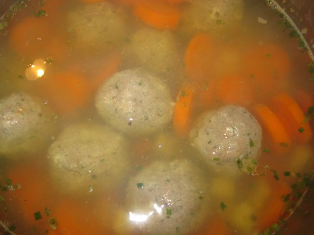 Leberknödelsuppe.gennarino.jpg