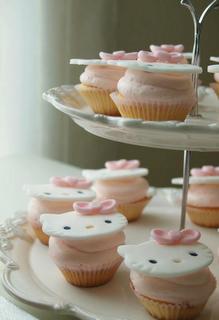 hellokitty cupcakes.jpg